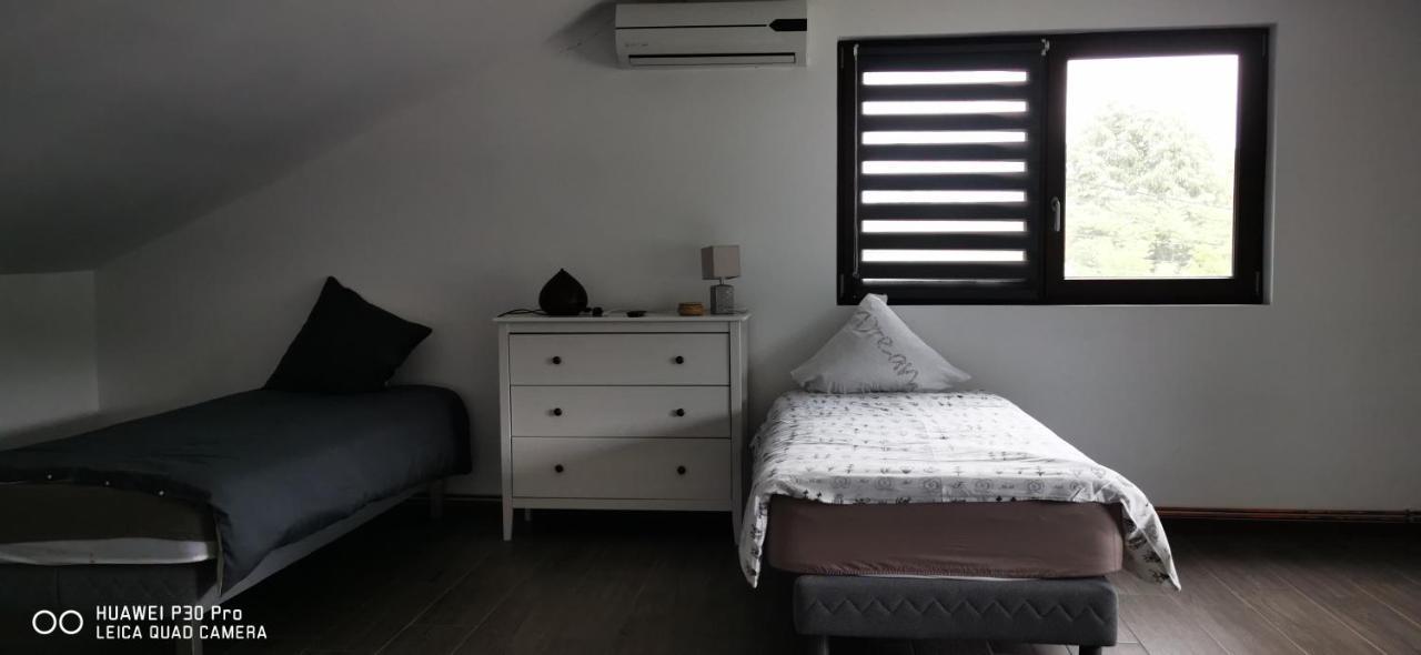 Luca'S Home Orsova Luaran gambar