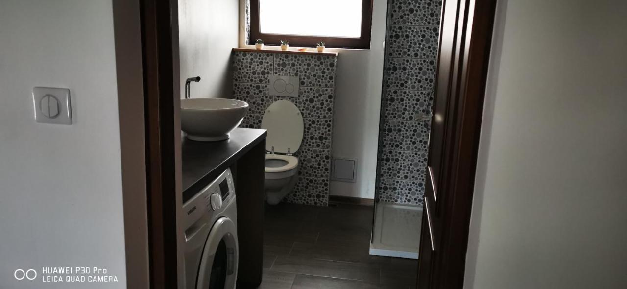 Luca'S Home Orsova Luaran gambar